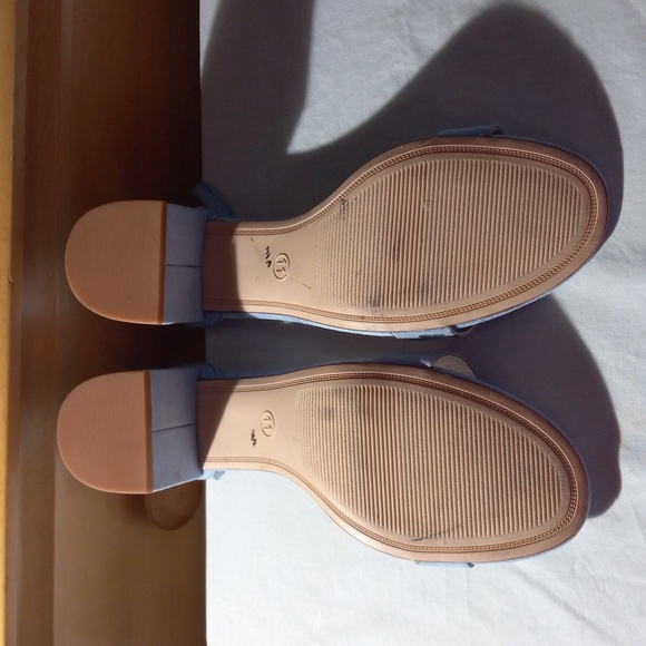 a.n.d.e.a.w.y....Great blue heeled dress/casual sandal, size 11 - Picture 5 of 5